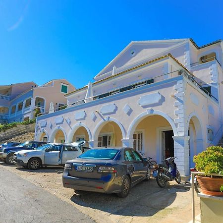 Theophilos Dio Agios Stefanos  Bagian luar foto