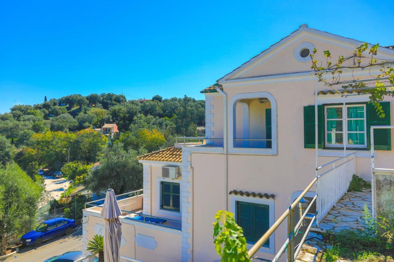 Theophilos Dio Agios Stefanos  Bagian luar foto