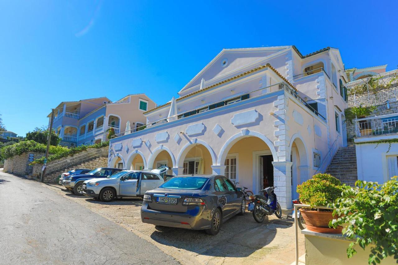 Theophilos Dio Agios Stefanos  Bagian luar foto