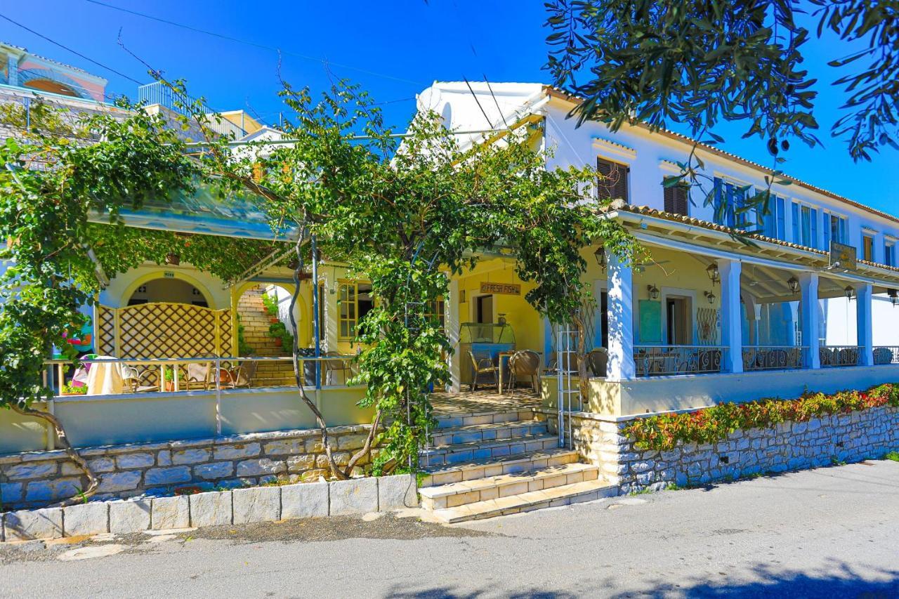Theophilos Dio Agios Stefanos  Bagian luar foto